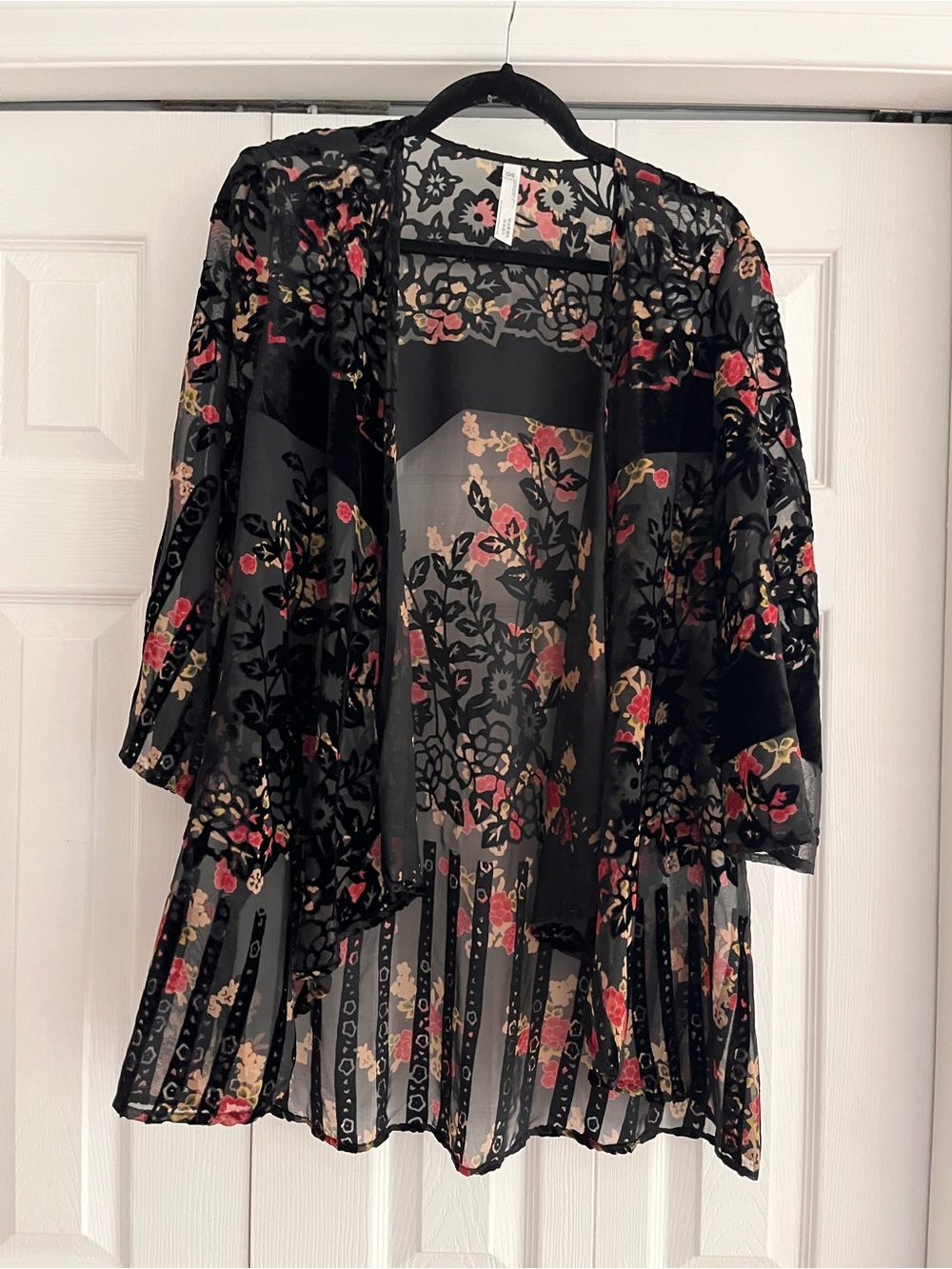 Black Floral Sheer Kimono, one size - Picture 1 of 6